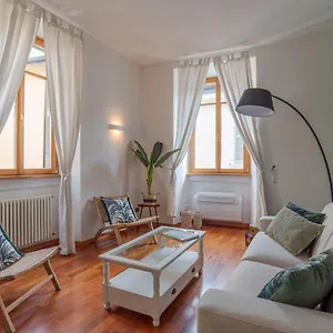 Urban Oasis - By Myhomeincomo Appartement