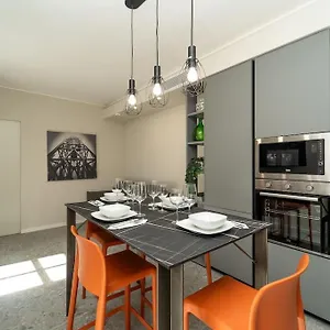 2 Min From The Cathedral With Private Parking Appartement