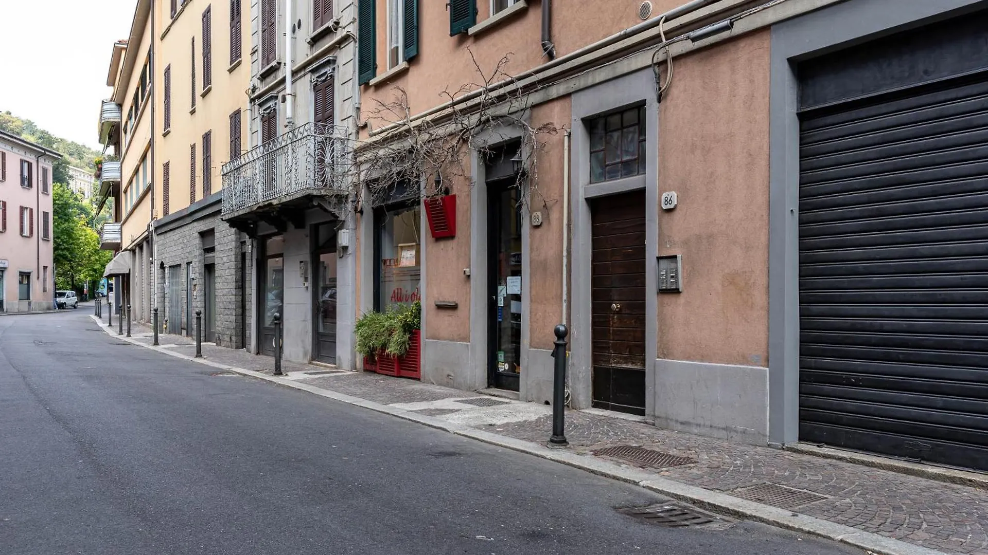 Apartment Lake, Stadium & Patio - Self Check-In & Remote Access Como Italy